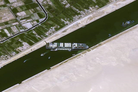 The Suez Canal is blocked! The rescue may take a few weeks!